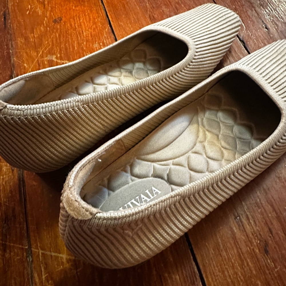 Women's Tan Flats